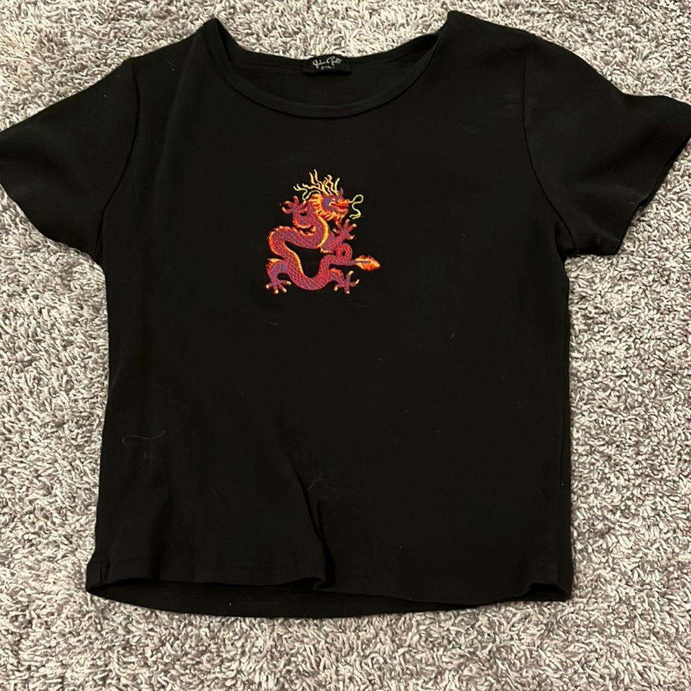pacsun dragon crop tee
